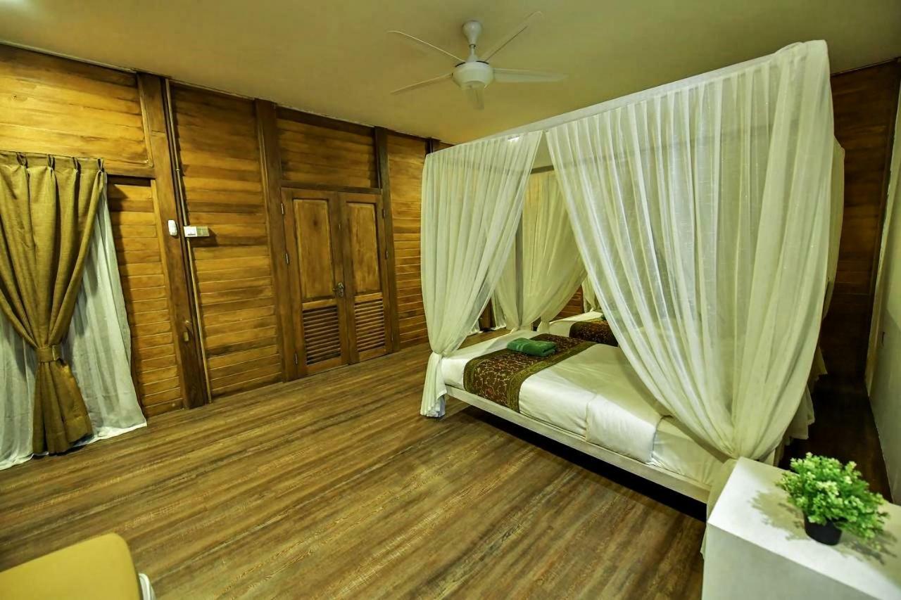 Bayu Lestari Island Resort Mersing Exterior photo
