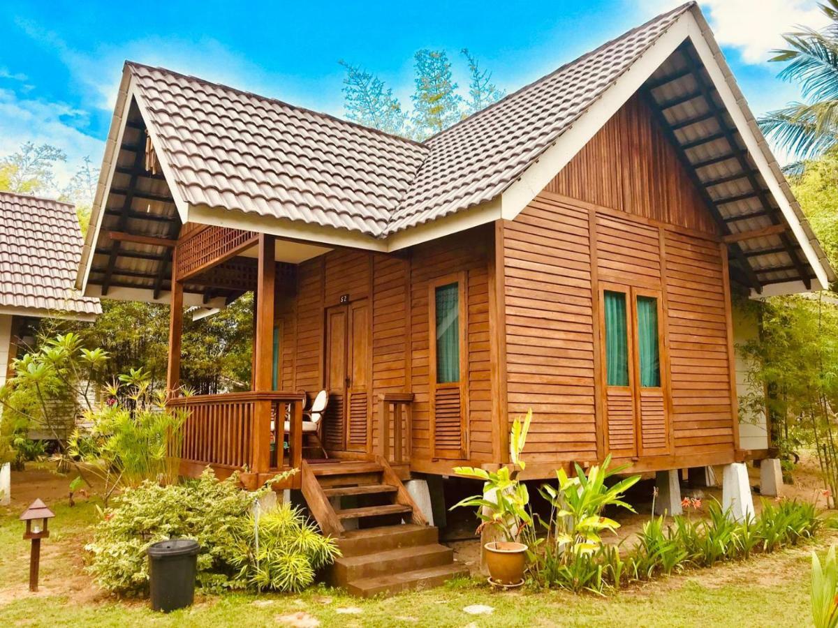 Bayu Lestari Island Resort Mersing Exterior photo